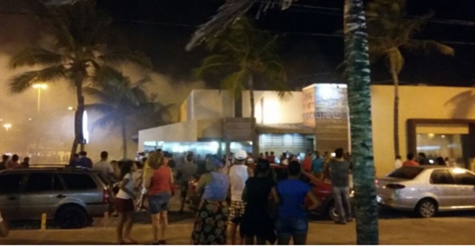 Vídeo: incêndio atinge restaurante Sal e Brasa