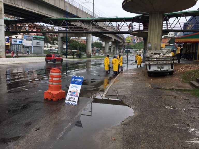 Coleta de lixo Irregular faz a prefeitura recolher 5 toneladas de lixos das redes de drenagens em Salvador