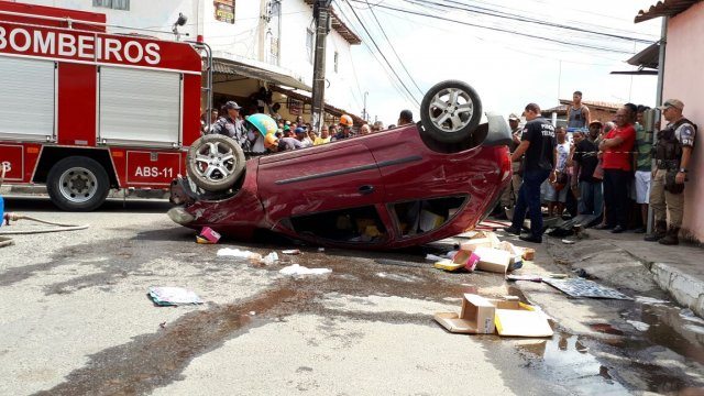 Representante é baleado, capota carro e morre em Feira de Santana