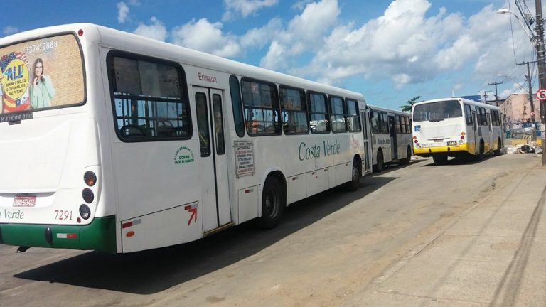 Homem é morto durante assalto a ônibus na avenida Paralela nesta manhã