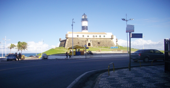 Turista alemã afirma ter sido estuprada na Barra; PM nega