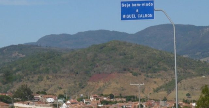 Jovem sai com a namorada do irmão e acaba morto dentro de casa