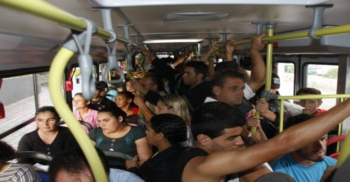 Bandidos voltam a aterrorizar passageiros dentro de ônibus em Simões Filho