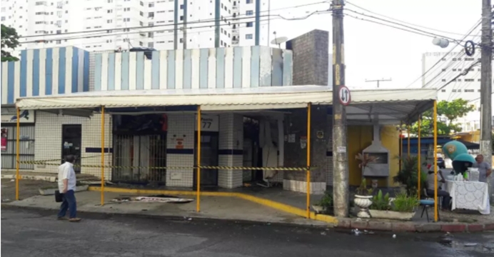 Bar é atingido por incêndio no bairro da Pituba, em Salvador