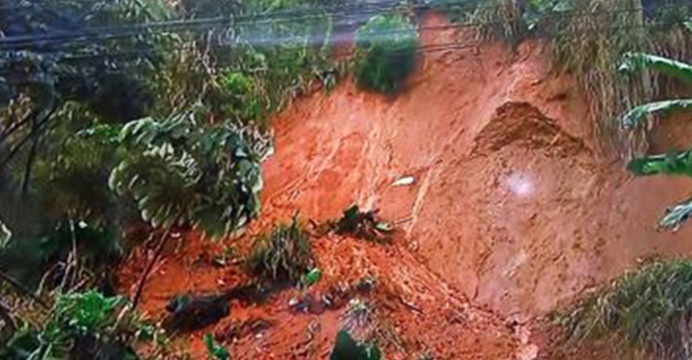 Deslizamento de terra registrado no bairro de Plataforma preocupa moradores