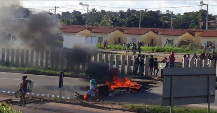 Manifestantes fecham trecho da CIA-Aeroporto para protestar morte de cinco jovens