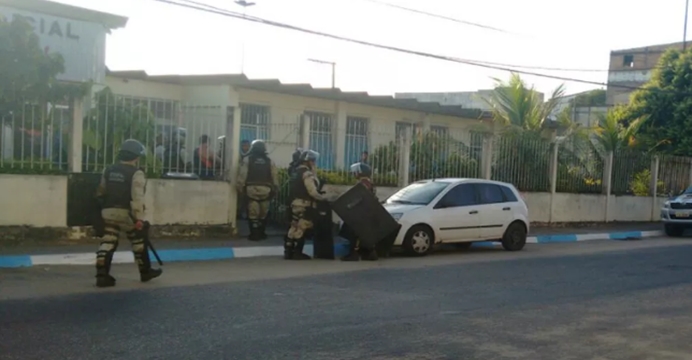 Vigilante é preso por suspeita de tentar estuprar criança de 10 anos em escola