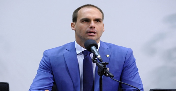 STF intima Eduardo Bolsonaro a se explicar por denúncia de ameaça