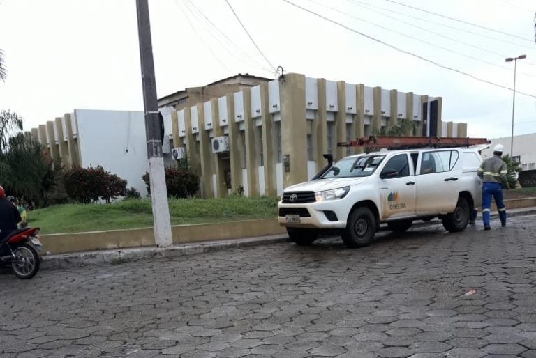 Sem pagamento, prefeitura de Carinhanha tem a luz cortada