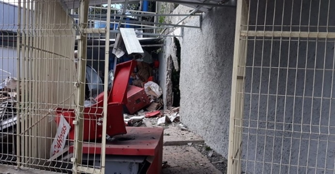 Bandidos explodem caixas eletrônicos de supermercado na Mata Escura