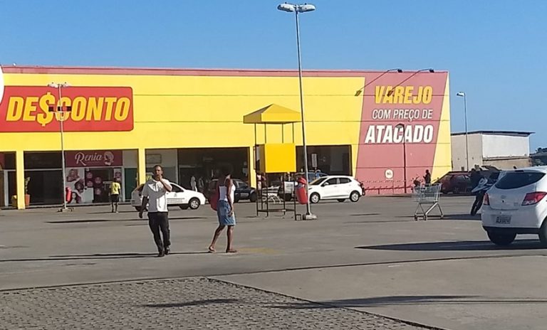 veja vídeo Quatro pessoas são baleadas em tentativa de assalto a carro-forte no Cabula