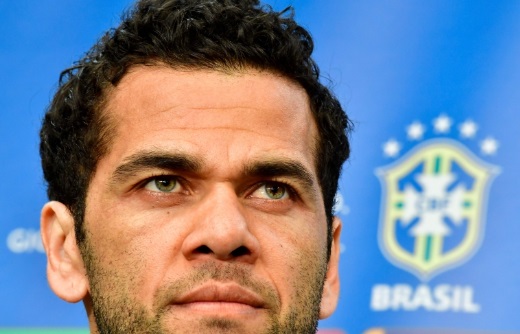 Daniel Alves tem casa assaltada enquanto disputava partida