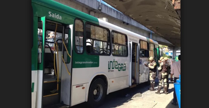 Nove suspeitos de assalto a ônibus são presos em Plataforma