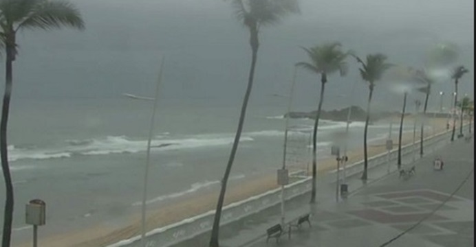 Chuva provoca transtornos em diversos pontos da capital baiana