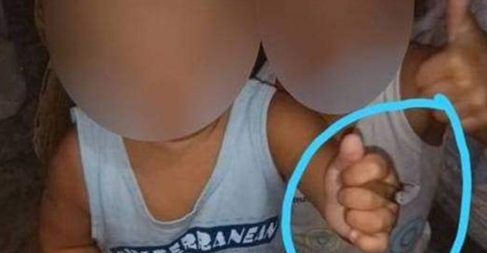 veja vídeo Mãe é presa após forçar criança de um ano a fumar maconha;