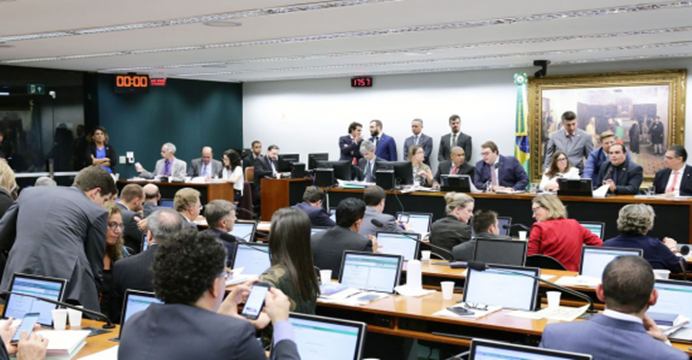 CCJ aprova parecer a favor da reforma da Previdência