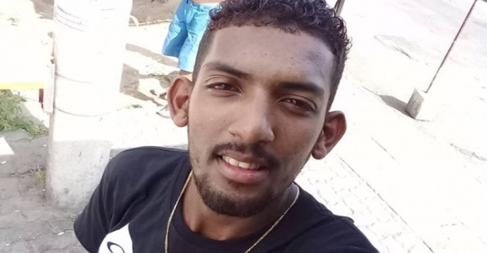 Família diz que jovem foi morto ao ter furadeira confundida com arma