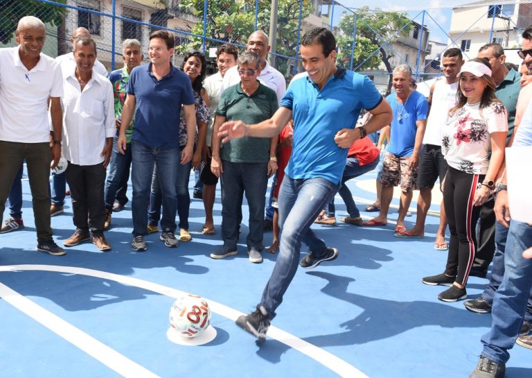 Bruno Reis inaugura quadra e autoriza construção de praça na Cidade Baixa