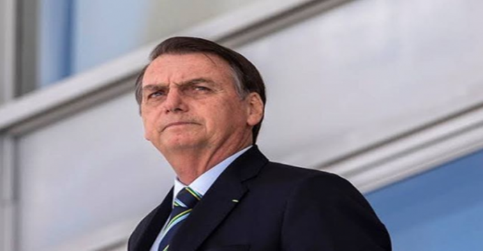 Bolsonaro assina decreto que libera compra de fuzil para qualquer cidadão