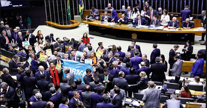 Câmara dos Deputados aprova reforma da Previdência em primeiro turno