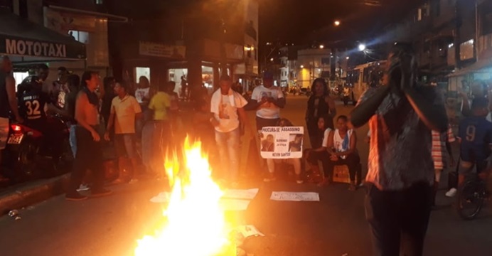 Moradores protestam após morte de jovem no Vale das Pedrinhas; vídeo