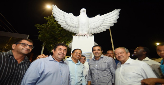 Bruno Reis entrega praça e anuncia nova iluminação no Bairro da Paz