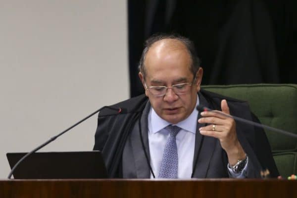 Bolsonaro se reúne com Gilmar Mendes no Palácio do Planalto