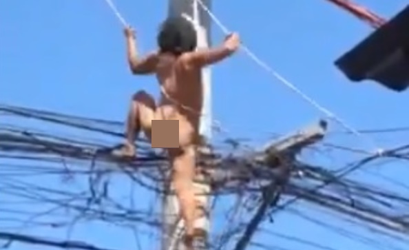 VEJA VÍDEO: IMAGENS FORTES! Mulher totalmente nua ‘passeia’ em fiação elétrica e acaba ‘despencando’ de poste