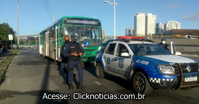 Nem tomaram café e já foram assaltar. Dupla de criminosos assaltam dois ônibus na manhã desta quarta- feira