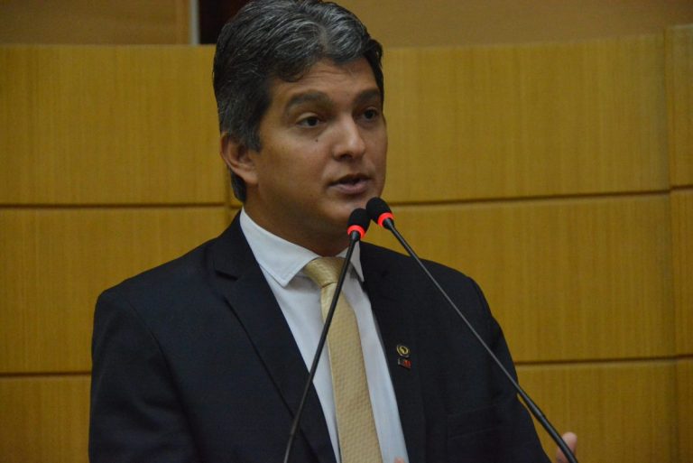 Candidato a prefeito de Socorro, Samuel Carvalho, é réu numa ação penal por se apropriar do dinheiro de uma varredora de rua*