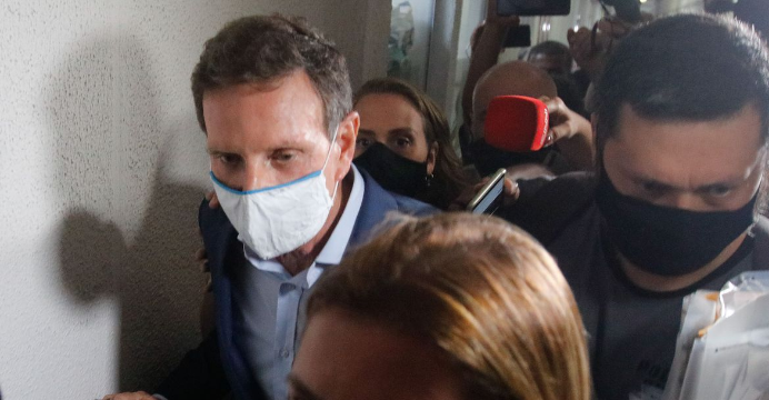 Prisão domiciliar: Crivella está em casa com tornozeleira eletrônica