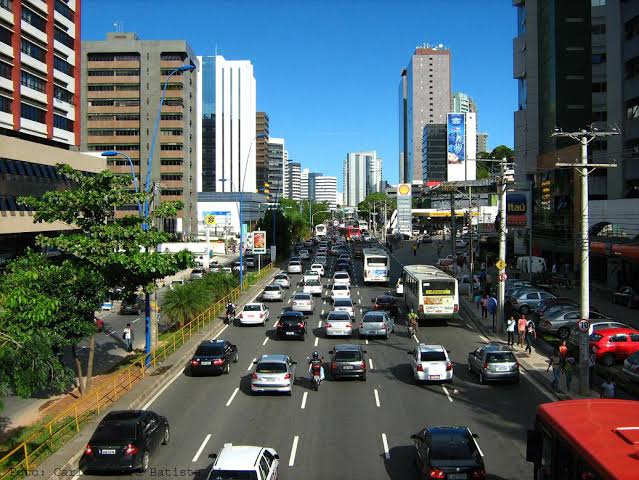 Trânsito é alterado temporariamente na região da Av. Tancredo Neves