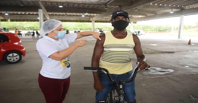 Vacinação contra Covid-19 segue apenas com segunda dose nesta terça (13)