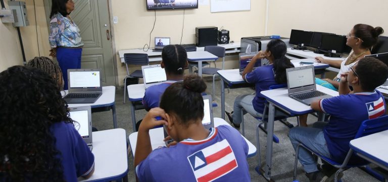 No dia do retorno do ensino fundamental, secretaria da Educação admite não conseguir precisar frequência de alunos