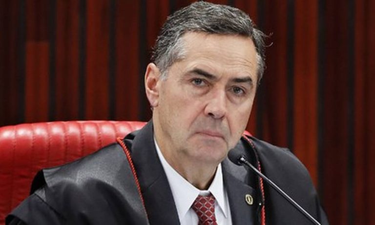 “Democracia só não tem lugar para quem pretenda destruí-la”, diz presidente do TSE