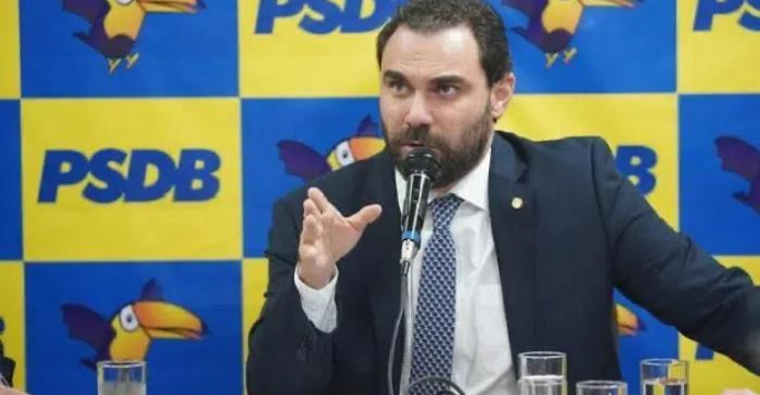 ‘Otto deveria se preocupar com os prefeitos do PSD’, responde Adolfo Viana, após crítica de senador a gestor