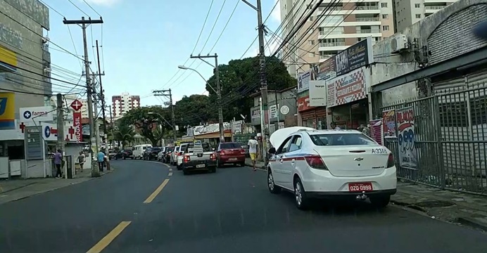 Motorista por aplicativo é baleado durante assalto no Bairro de Brotas