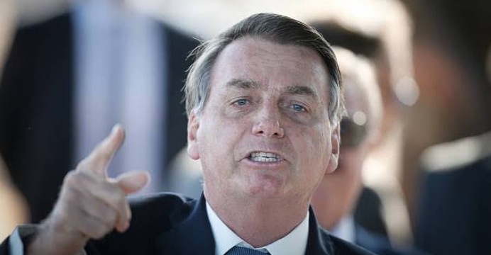 Bolsonaro dispara contra Lula: “Não tem humildade, a soberba precede a queda”