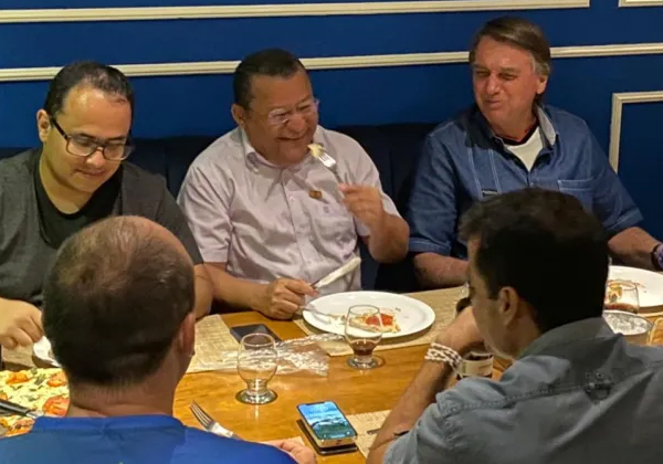 Cozinheiro é obrigado a provar pizza antes de Bolsonaro comer na Paraíba