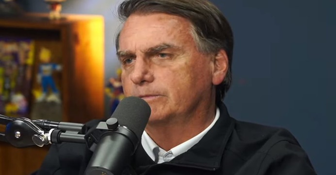 Bolsonaro ironiza vacina da varíola do macaco e faz piada homofóbica; veja vídeo