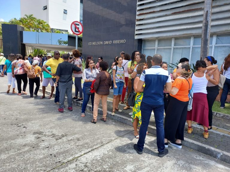 Mais um protesto a favor da educação: Professores da Rede Estadual protestam exigindo direitos na ALBA