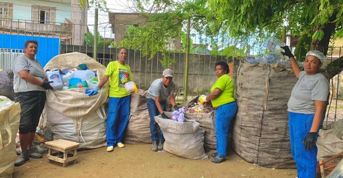 Novo Mané Dendê capacita cooperativas de materiais recicláveis