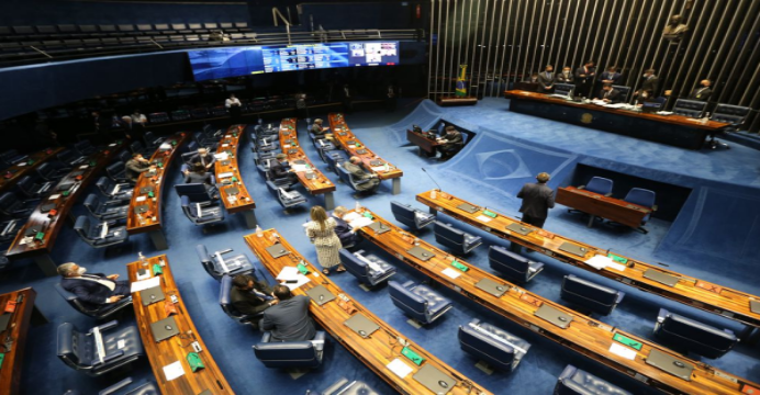 Confira a lista de senadores que já assinaram a PEC da Transição