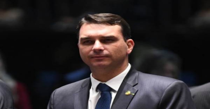 Flávio Bolsonaro quer participar da comissão que investigará vandalismo em Brasília