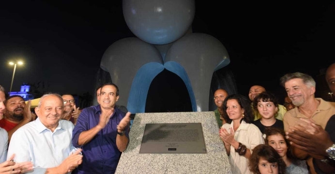 Praça Cairu volta a ter monumento de Mário Cravo Jr. e ganha obra de Tatti Moreno