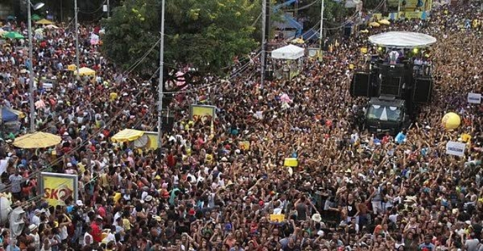 Saudade da rua? Grandes atrações atraem público para ‘pipoca’ no Carnaval 2023 e esvaziam blocos e camarotes