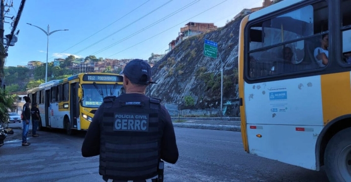 Polícia faz operação para combater roubos e furtos em ônibus de Salvador