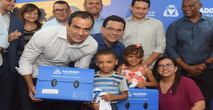 Rede municipal de Salvador retoma ano letivo com foco na tecnologia e esportes
