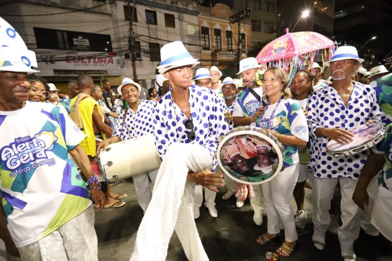 Noite do Samba é marcada por homenagens e abre alas para Carnaval no Circuito Osmar