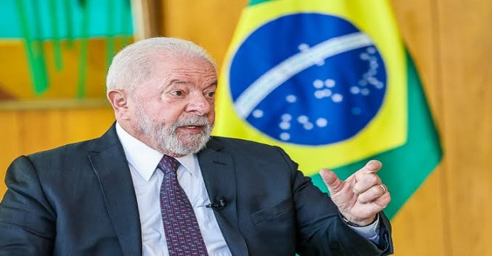 Lula silencia sobre assassinato de professora por aluno em escola de São Paulo